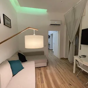 https://appartamento-la-lu-alloggio-incantevole-a-napoli.hotels-amalfi.com